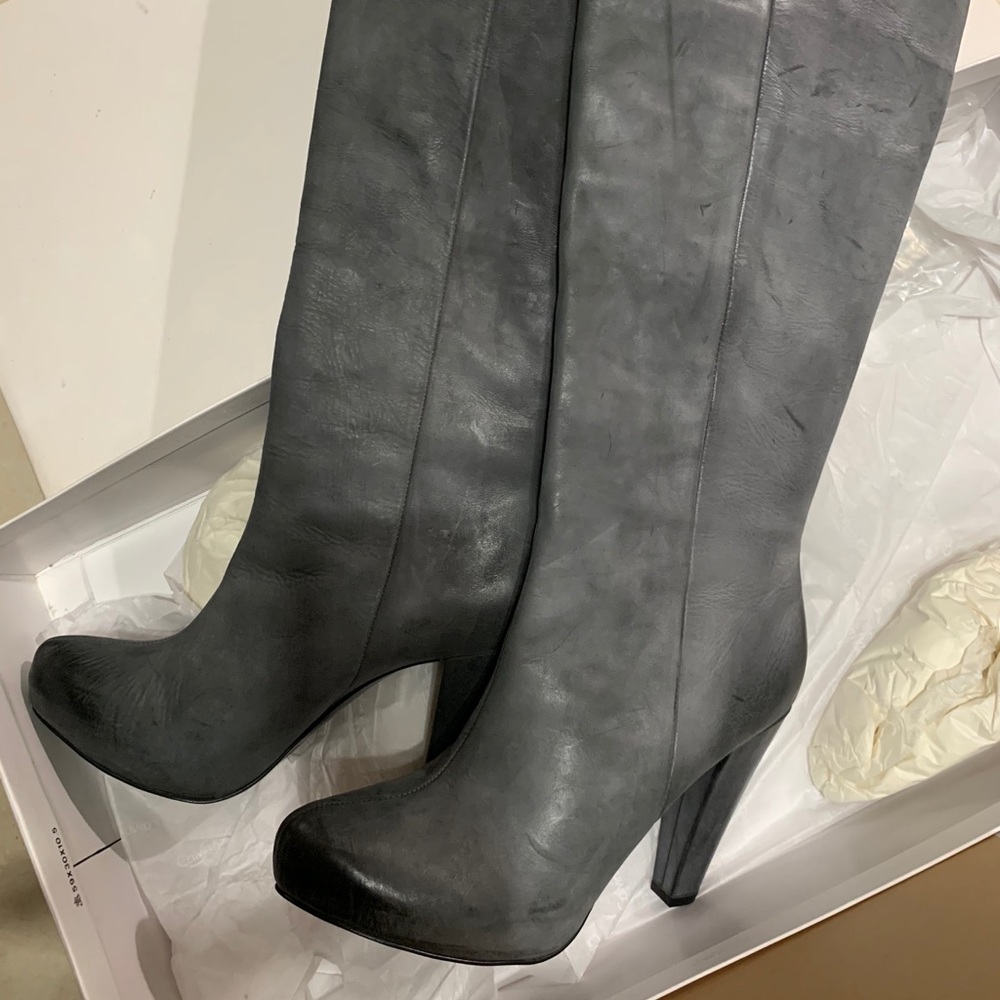 🛑SOLD!🛑 Calvin Klein Grey Tall Leather Boots 9